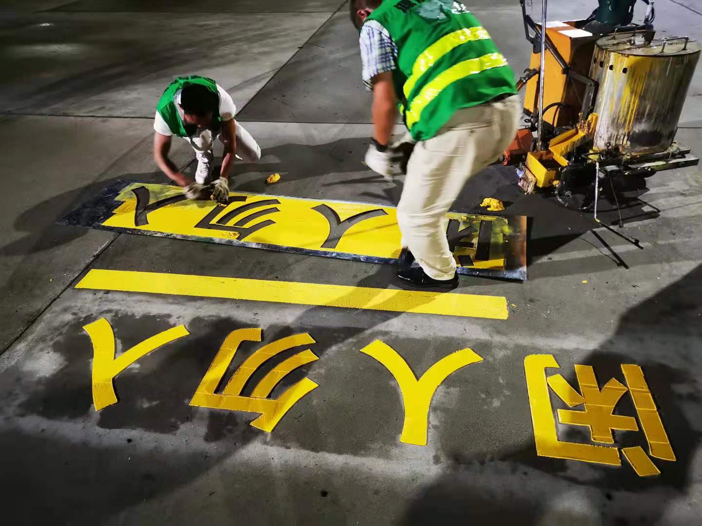 蘇州吳江車(chē)位劃線(xiàn)  廠區(qū)道路劃線(xiàn)  消防通道劃線(xiàn)  瀝青改色